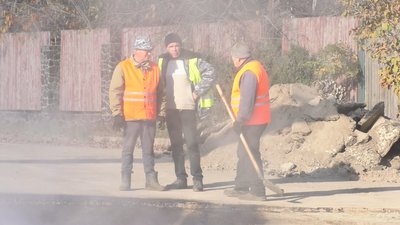 дорогу ремонтують дорогу ремонтують