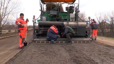 На Луганщині ремонтують трасу Н-26 "Чугуїв-Мілове"