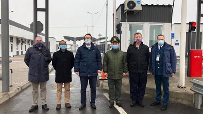 Представники Посольства Великої Британії в Україні відвідали КПВВ на адмінмежі з Кримом Представники Посольства Великої Британії в Україні відвідали КПВВ на адмінмежі з Кримом