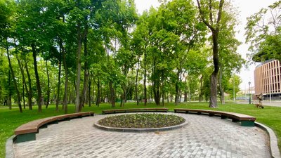 У Харкові висадили 300 лілій, які подарувала місту жителька Дніпра У Харкові висадили 300 лілій, які подарувала місту жителька Дніпра