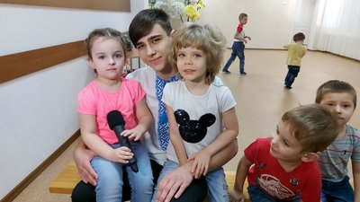 Гралися та малювали: у Черкасах для вихованців "Країни добра" влаштували свято Гралися та малювали: у Черкасах для вихованців "Країни добра" влаштували свято