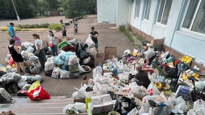Речі та продукти, які назбирали чернігівці жителям Херсонщини Речі та продукти, які назбирали чернігівці жителям Херсонщини