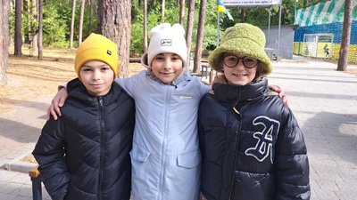 Учні одного з ліцеїв збирають каштани для допомоги ЗСУ Учні одного з ліцеїв збирають каштани для допомоги ЗСУ