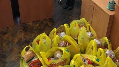 До Пасхи у Долинській ОТГ роздавали продуктові набори потребуючим До Пасхи у Долинській ОТГ роздавали продуктові набори потребуючим