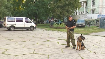 На відкритій лекції в Дніпрі показували, як працюють службові собаки – репортаж На відкритій лекції в Дніпрі показували, як працюють службові собаки – репортаж