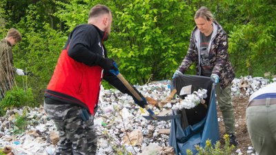 Викинуті на околиці Рівного лампи визнали небезпечними відходами