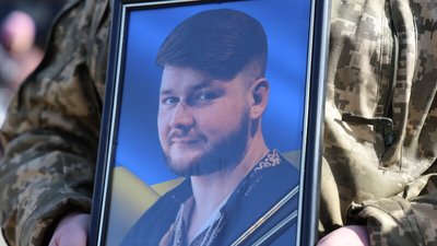 У Луцьку попрощалися з загиблими бійцями Тарасом Медведчуком та Євгенієм Філясом У Луцьку попрощалися з загиблими бійцями Тарасом Медведчуком та Євгенієм Філясом