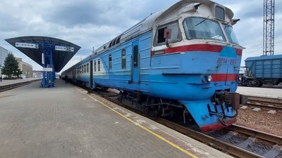 Кілька потягів, які курсують через Сумську область, затримуються через атаки армії РФ