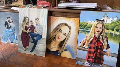 Житомирянин Дмитро Галич створює малюнки на одязі Житомирянин Дмитро Галич створює малюнки на одязі