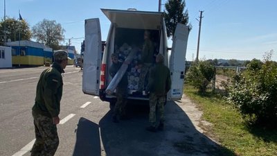 Авто з подвійним дном: на Волині викрили контрабанду цигарок на понад півмільйона гривень