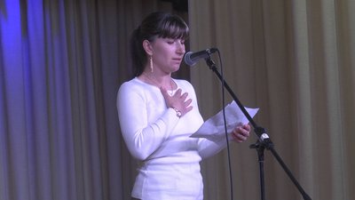 У Луцькому педколеджі влаштували патріотичний концерт для переселенців, які у них живуть