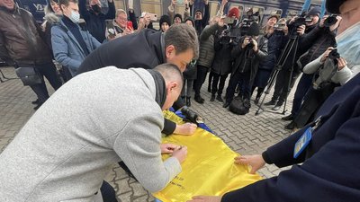 До Запоріжжя прибув поїзд Єднання До Запоріжжя прибув поїзд Єднання