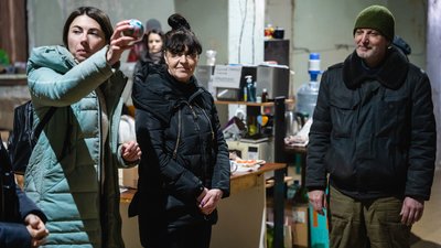“Не втрачати контакт одне з одним”. У Дніпрі проводять театральні ігри для переселенців “Не втрачати контакт одне з одним”. У Дніпрі проводять театральні ігри для переселенців