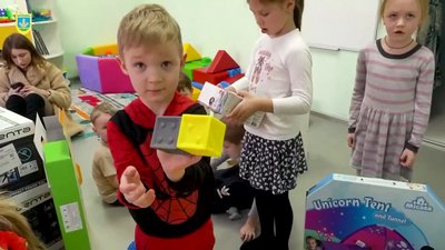 Сенсорні іграшки та ноутбуки: ірпінський дитсадок отримав допомогу від благодійників Сенсорні іграшки та ноутбуки: ірпінський дитсадок отримав допомогу від благодійників