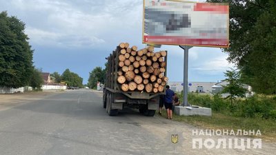 У двох громадах Житомирщини затримали вантажівки з необлікованими лісоматеріалами У двох громадах Житомирщини затримали вантажівки з необлікованими лісоматеріалами