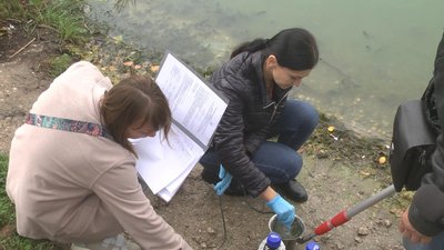 Окрім прибирання берегів річки Південний Буг, працівники регіонального офісу водних ресурсів в області відібрали проби води для проведення комплексних аналізів. Окрім прибирання берегів річки Південний Буг, працівники регіонального офісу водних ресурсів в області відібрали проби води для проведення комплексних аналізів.