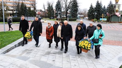 У Черкасах родинам загиблих захисників вручили почесні відзнаки У Черкасах родинам загиблих захисників вручили почесні відзнаки
