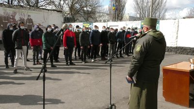 Весняний призов на Херсонщині: перші призовники вирушили на строкову службу