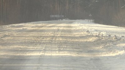 На Житомирщині для розчистки доріг від снігу вигнали майже всю наявну техніку На Житомирщині для розчистки доріг від снігу вигнали майже всю наявну техніку