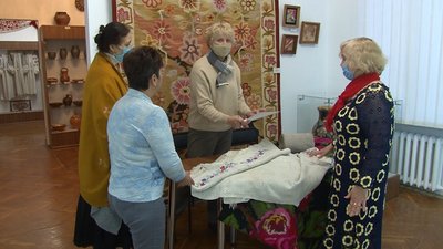 Знаходить насолоду в плетінні. Сімдесятирічна Олександра Клімовіч Знаходить насолоду в плетінні. Сімдесятирічна Олександра Клімовіч