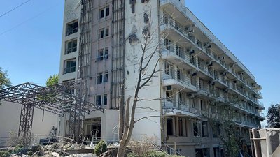 Наслідки обстрілів. Миколаїв оговтується після масштабної атаки російських військ Наслідки обстрілів. Миколаїв оговтується після масштабної атаки російських військ