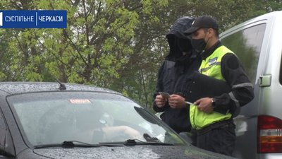 Таксистам на Черкащині перевіряли ліцензії Таксистам на Черкащині перевіряли ліцензії