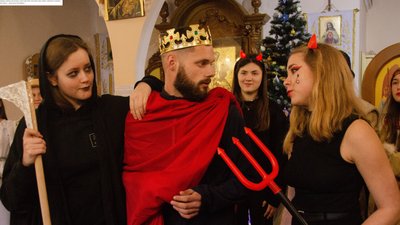 Ангел, чорт та ірод. В Одесі проводять акцію "Різдво Разом" Ангел, чорт та ірод. В Одесі проводять акцію "Різдво Разом"