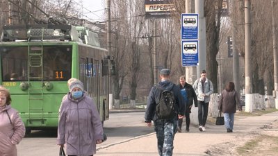 Свята під час COVID-хвилі: віцемерка радить харків'янам сидіти вдома і пити чай