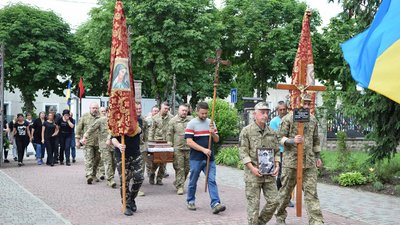 На Тернопільщині поховали воїна Сергія Романова