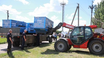 Воздвижівській громаді на Запоріжжі, яка через обстріли залишилась без світла, передали дизельні генератори
