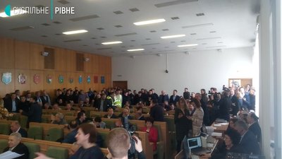 Рівнеоблрада зібралась на сесію: кого виганяють та за що голосують депутати Рівнеоблрада зібралась на сесію: кого виганяють та за що голосують депутати