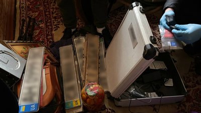 Ікони, гранати, банка із помідорами: на Черкащині двоє чоловіків здійснили серію крадіжок Ікони, гранати, банка із помідорами: на Черкащині двоє чоловіків здійснили серію крадіжок