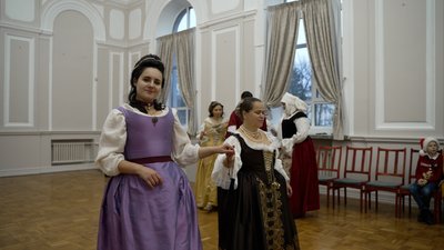 Танці ХVІІІ століття та вбрання української еліти періоду Бароко: у Чернігові провели Різдвяний бал Гетьманщини