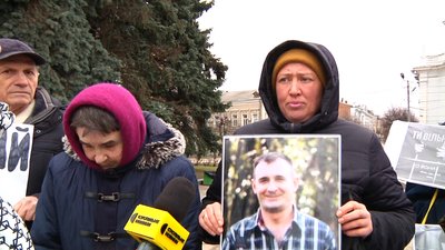 "Полон вбиває!": у Житомирі відбулася акція на підтримку полонених і зниклих безвісти "Полон вбиває!": у Житомирі відбулася акція на підтримку полонених і зниклих безвісти