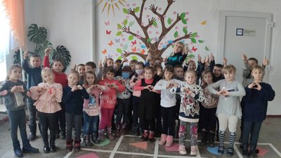 На Херсонщині школярі взяли участь в акції "Хеппі челендж" На Херсонщині школярі взяли участь в акції "Хеппі челендж"