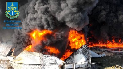 Нічна атака російськими дронами: що кажуть місцеві жителі про обстріл нафтобази на Рівненщині Нічна атака російськими дронами: що кажуть місцеві жителі про обстріл нафтобази на Рівненщині
