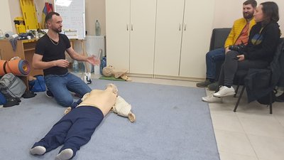 В Ужгороді працівники ЗМІ вчилися надавати першу домедичну допомогу