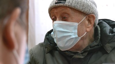 Понад тисячу черкащан вакцинувалися бустерною дозою проти коронавірусу Понад тисячу черкащан вакцинувалися бустерною дозою проти коронавірусу