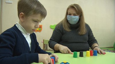 У Миколаєві видали книгу, яка допоможе у роботі з дітьми з інклюзією
