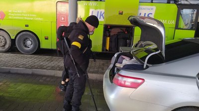 "Сподіваємося, що ненадовго їдемо": як працює переправа з Румунією на Одещині під час блекауту