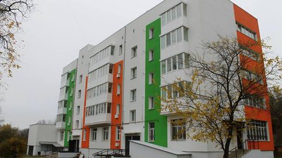 Відновлений будинок у Тростянці.