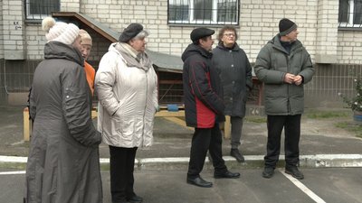 З надією на тепло: мешканці черкаської багатоповерхівки живуть без опалення З надією на тепло: мешканці черкаської багатоповерхівки живуть без опалення
