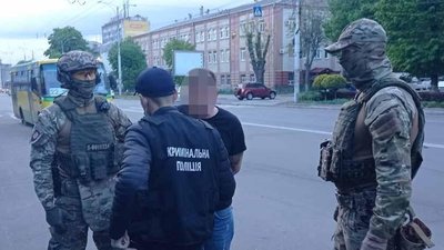 У Вінниці затримали угрупування, яке ошукало агрофірми на мільйони гривень У Вінниці затримали угрупування, яке ошукало агрофірми на мільйони гривень