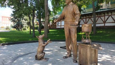 Новий пам'ятник у Саду Шевченка Новий пам'ятник у Саду Шевченка