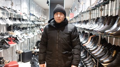 У Чернівцях частина підприємців Калинівського ринку працює попри "червону" зону У Чернівцях частина підприємців Калинівського ринку працює попри "червону" зону