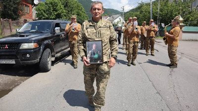 На Закарпаття попрощалися із полеглим захисником Василем Михальчичем