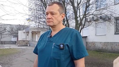 Влучання дрона по багатоповерхівці у Дніпрі: двоє поранених перебувають у лікарні Влучання дрона по багатоповерхівці у Дніпрі: двоє поранених перебувають у лікарні