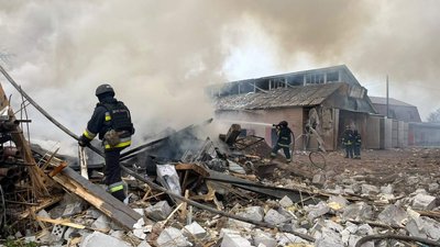 Атака на Бахмач: через російську атаку постраждали троє людей та пошкоджені будинки