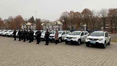 На Вінниччині поліцейські офіцери громади отримали ключі від службових авто На Вінниччині поліцейські офіцери громади отримали ключі від службових авто
