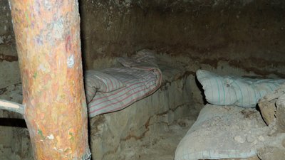 Бліндажі, розтяжки, нерозірвані снаряди: як росіяни окопалися біля Чернігова. Репортаж Бліндажі, розтяжки, нерозірвані снаряди: як росіяни окопалися біля Чернігова. Репортаж